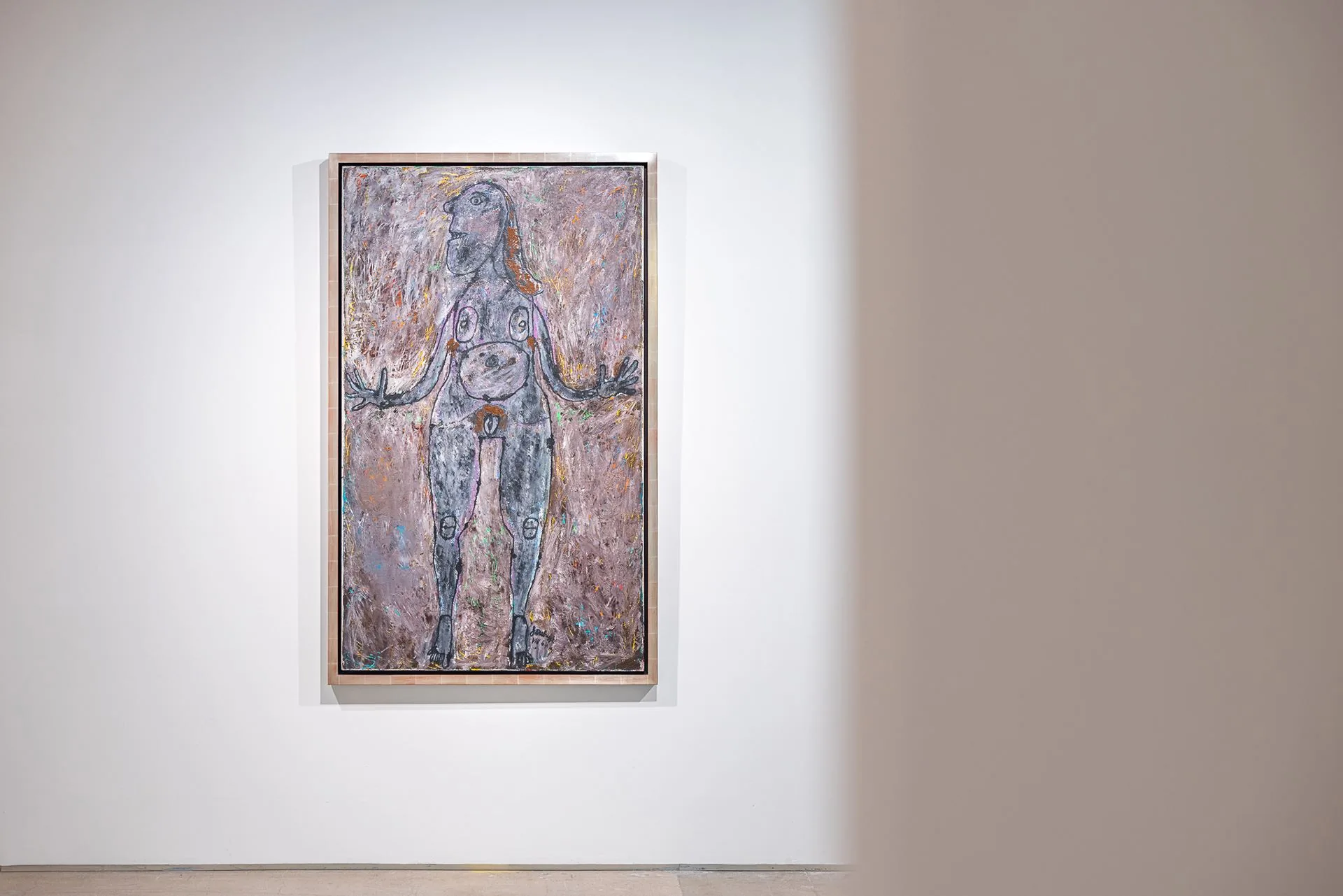 Obra moderna expuesta en una galería