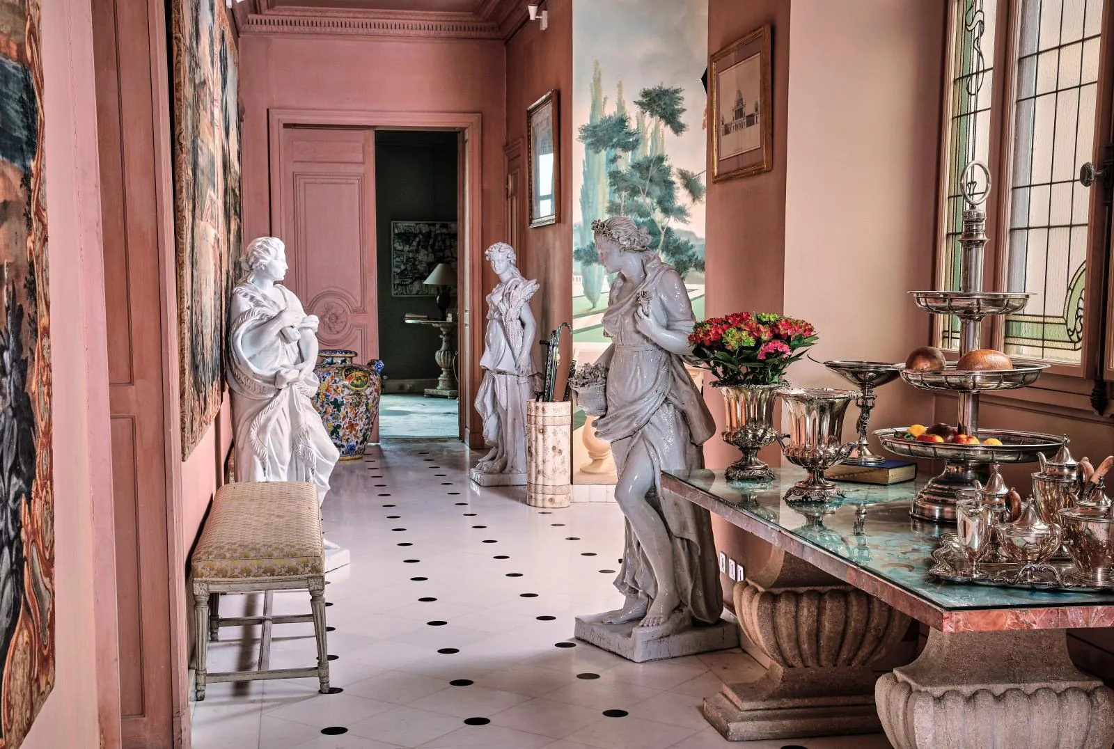 Gallery of paintings and sculptures