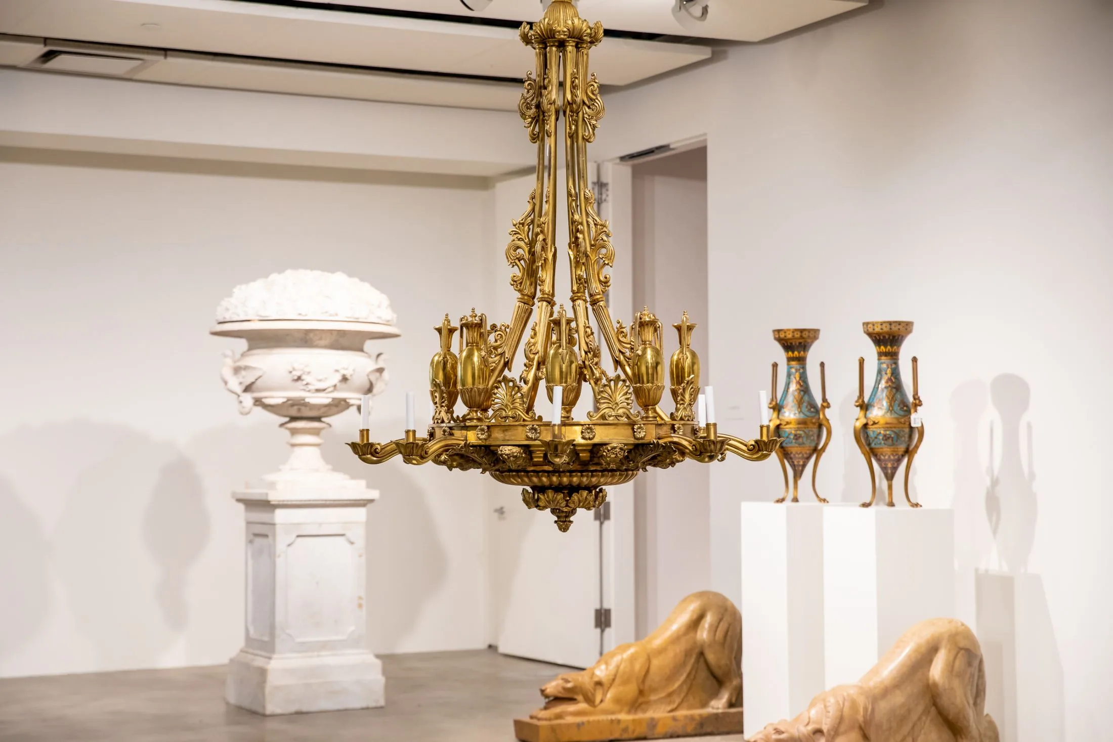 Mármol, bronce y orfebrería en una colección